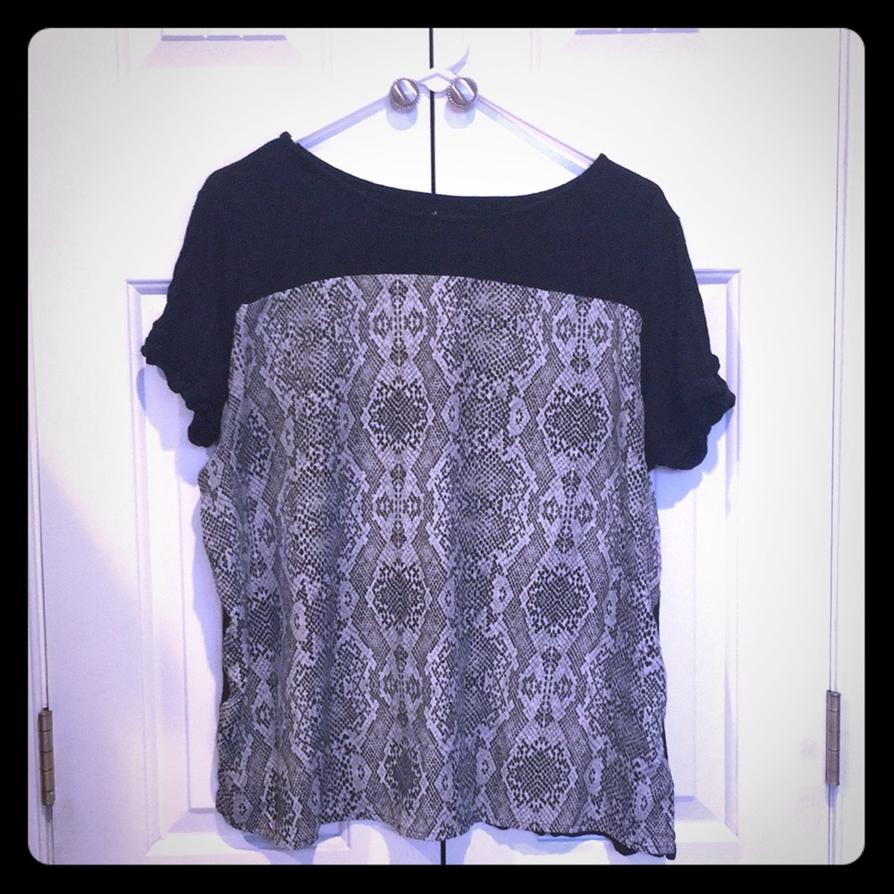 Snake skin design top